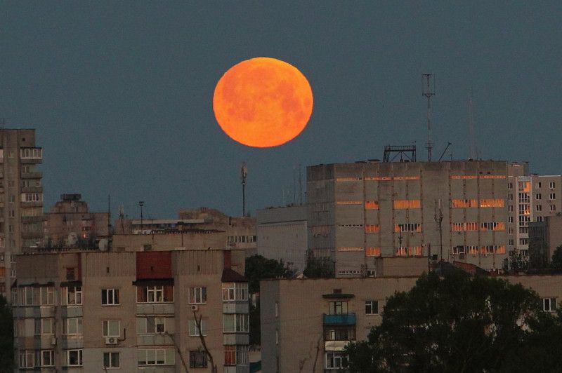 Унікальні кадри «кривавого місяця» над Черніговом (Фото)