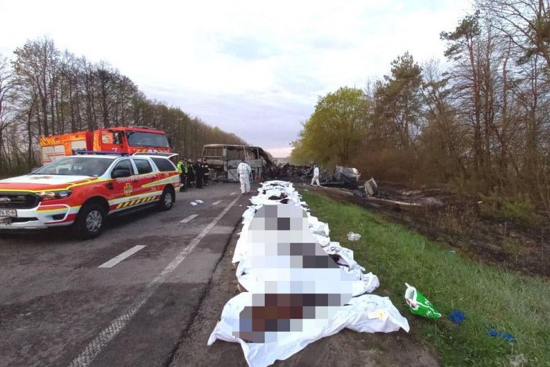В жахливій автокатастрофі на шляху «Київ-Чоп» загинуло 26 людей: серед загиблих є люди з Чернігівщини