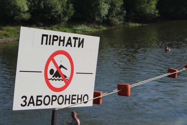 Біля озера на Чернігівщині знайшли труп молодика