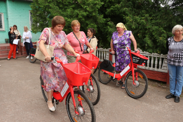 Для соціальних працівників та медиків: у Киселівську громаду передали велосипеди