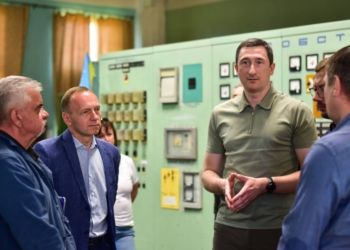 «Я хочу потиснути руку за дійсно нормальну співпрацю», — Владислав Атрошенко міністру громад та територій України під час його візиту у Чернігів