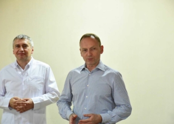 «Я пишаюсь тим, що у нас такий потужний колектив медиків». Владислав Атрошенко привітав чернігівських медпрацівників із професійним святом