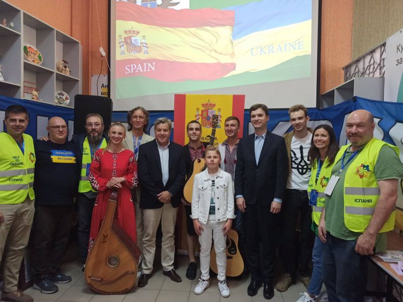 Міжнародна благодійність: автівка від іспанців – подарунок чернігівським волонтерам