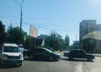 У Чернігові по проспекту Миру трапилася ДТП (Фотофакт)