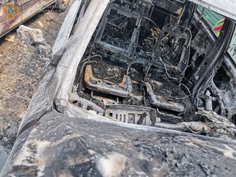 У Чернігові згоріло кілька автомобілів (Фото)