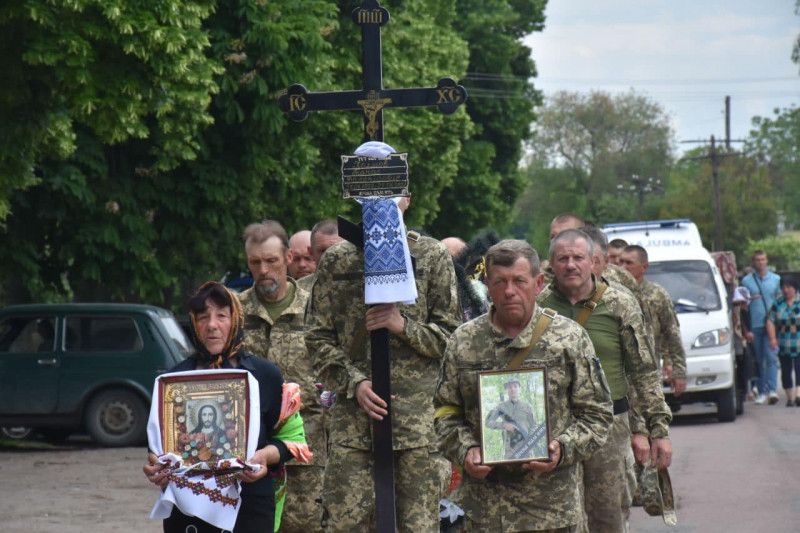 Віддав життя за Україну: в Куликівці провели в останній путь воїна