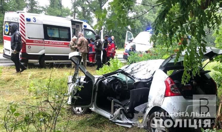 Смертельна ДТП біля Ягідного: водій загинув на місці, двох пасажирок шпиталізували. ФОТО