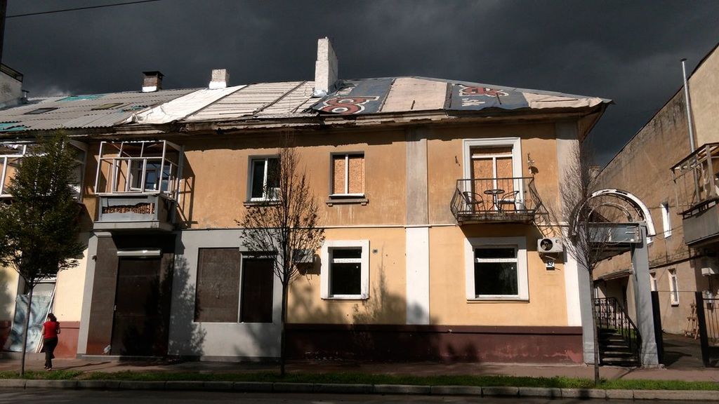Коли та хто відремонтує зруйнований дах на Кирпоноса в Чернігові