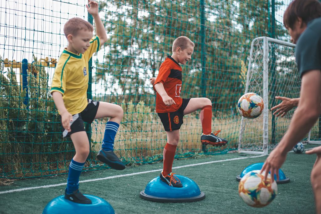 Школа індивідуальних футбольних тренувань 1 на 1 у Чернігові: шанс ваших дітей заграти за кордоном
