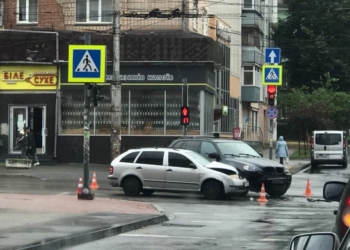 ДТП у центрі Чернігова (Фотофакт)