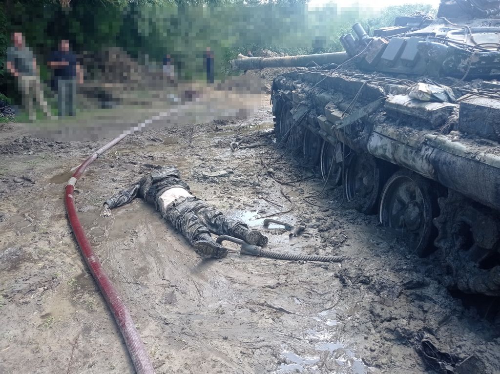 На Чернгівщині з річки витягнули два російських танки та п’ятеро “законсервованих” окупантів. ФОТО