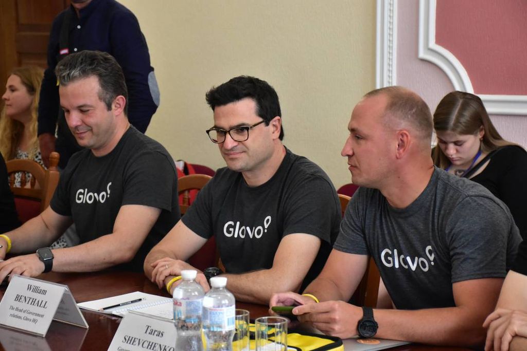 Муніципалітет підписав Меморандум з компанією "Glovo", яка включила Чернігів у свою програму сталого розвитку міст