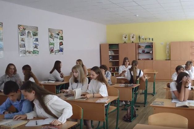 «Неповнолітні»: корюківська молодь пропонує переглянути фільм і підтримати ЗСУ (Відео)
