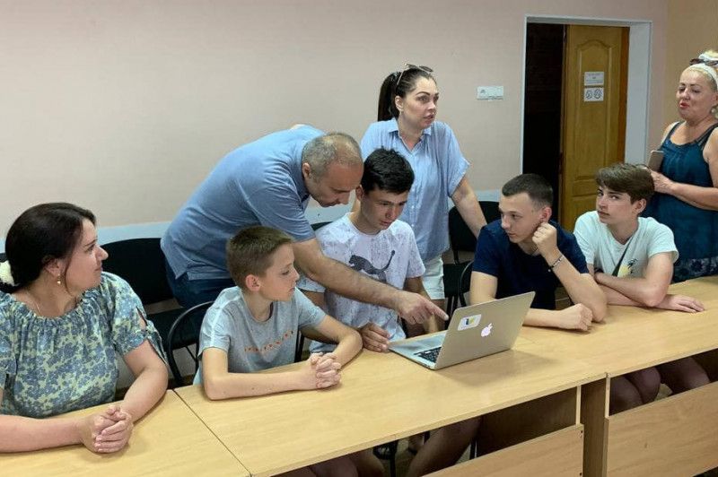 Вчителі з Чернігівщини отримали подарунки – сучасні ноутбуки
