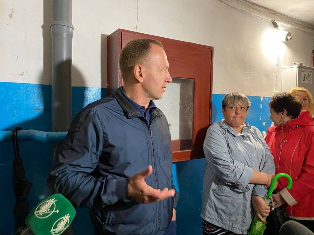 Владислав Атрошенко провів зустріч із мешканцями будинків, які будуть ремонтувати за кошти міського бюджету