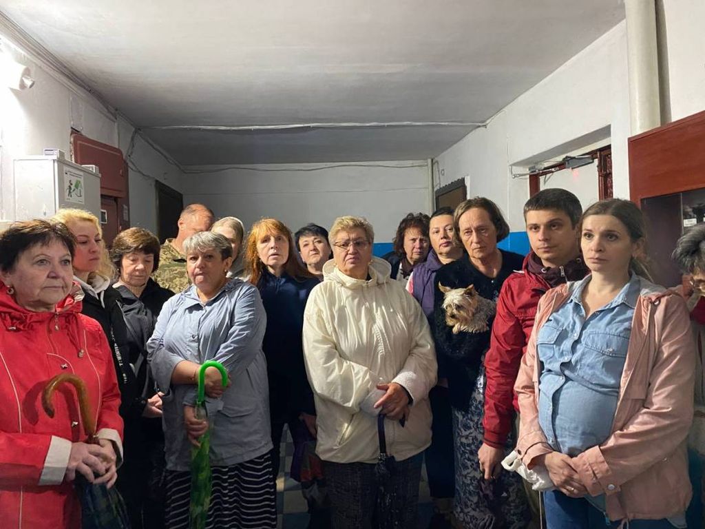 Владислав Атрошенко провів зустріч із мешканцями будинків, які будуть ремонтувати за кошти міського бюджету