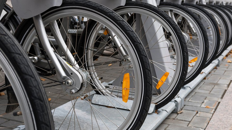 Чернігів та три громади області можуть безкоштовно отримати велосипеди, велопарковки та станції з ремонту велосипедів