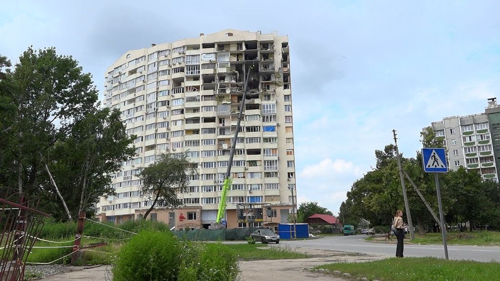 У Чернігові починають ремонтувати 17-поверхівку на Чорновола, яку розбомбили росіяни