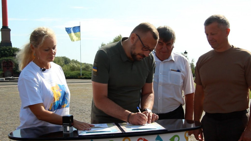 "Вільні, Незламні, Непереможні": до Дня Незалежності на Чернігівщині погасили нову патріотичну марку