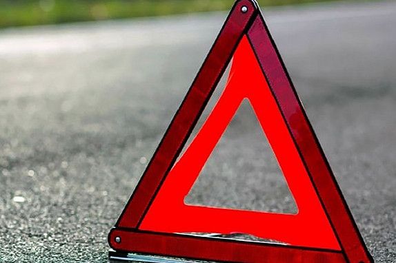 На Чернігівщині автівка в’їхала в КРАЗ: водій загинув на місці аварії
