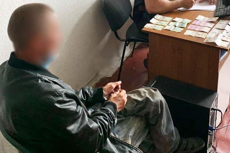Напав на бабусю: у Чернігівському районі затримали розбійника