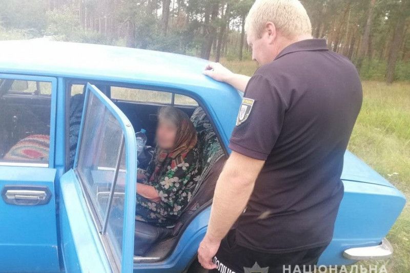 Пішла в ліс за ягодами і зникла: на Чернігівщині поліція шукала пенсіонерку