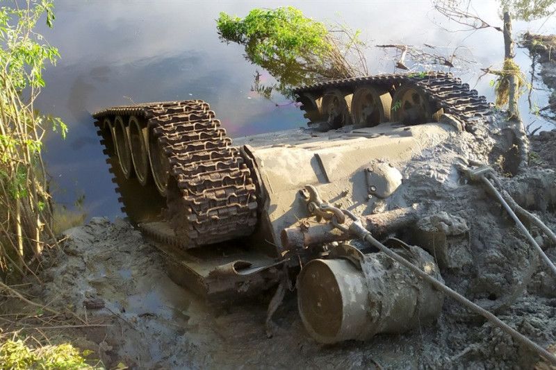 «Потєрь нєт»: росіяни хоронять солдата, який разом з танком втопився на Чернігівщині