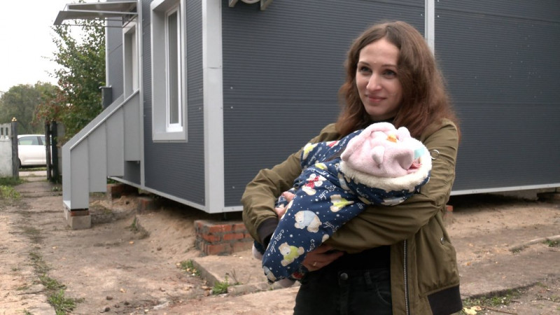 Модульний будинок за ціною комуналки у Британії: родина з Іванівки отримала нове житло