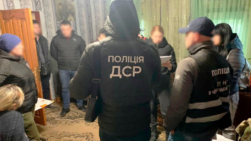 Отримували до 15 тисяч гривень прибутку на день: на Чернігівщині затримали групу наркоторговців