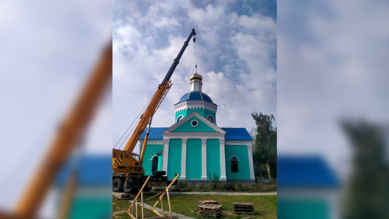 У Чернігові на храмі Святого Феодосія, який спалили росіяни на Яцево, встановили вінчальний купол та хрест