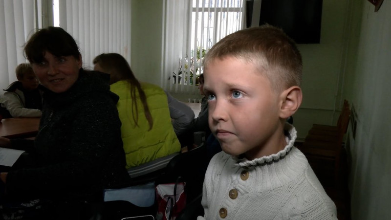 Діти-переселенці з прикордонних сіл Новгород-Сіверської громади отримали смартфони для навчання онлайн