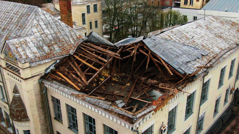 У Чернігові відновила роботу бібліотека, яка постраждала від російських обстрілів
