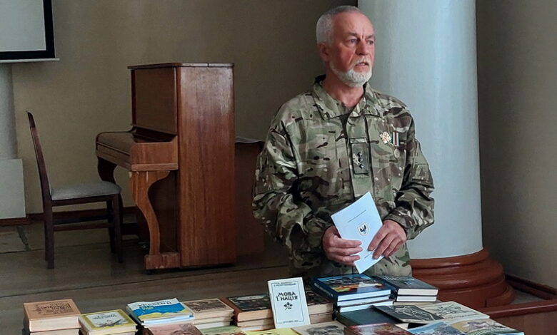 Акція: бібліотека збирає для військових книжки (Фото)