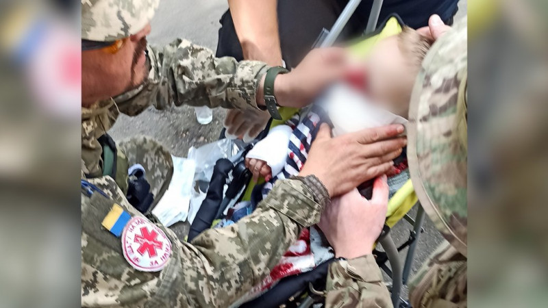 Зайшов попити кави на ярмарок: військовий медик розповів про порятунок дворічної дитини на Валу у Чернігові