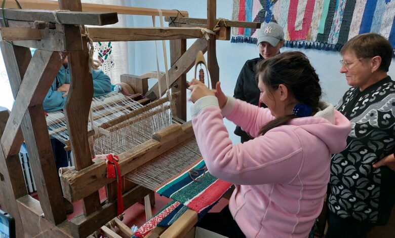 Холминскі майстрині провели майстер-клас з плетіння оригінальних килимів