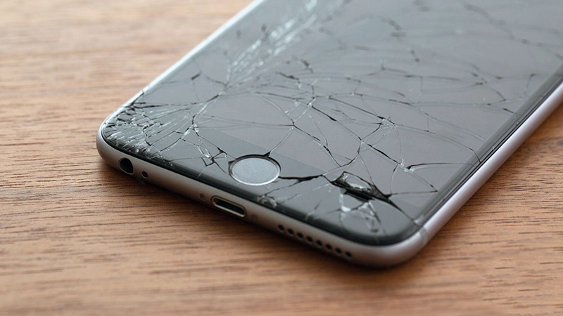 Розбите скло чи дисплей? Як визначити характер пошкодження телефону?