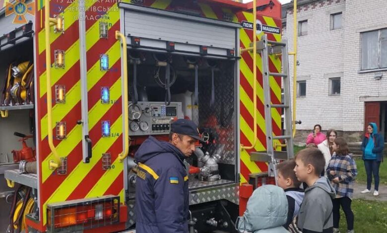 На Чернігівщині рятувальники розказали дітям про пожежі та надзвичайні події