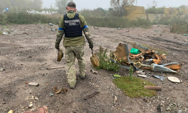 На Харківщині наші вибухотехніки знешкоджують російські боєприпаси