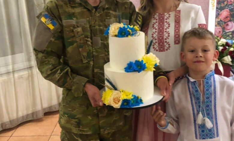 У Бобровиці відгуляли весілля військового та волонтерки (Фото)