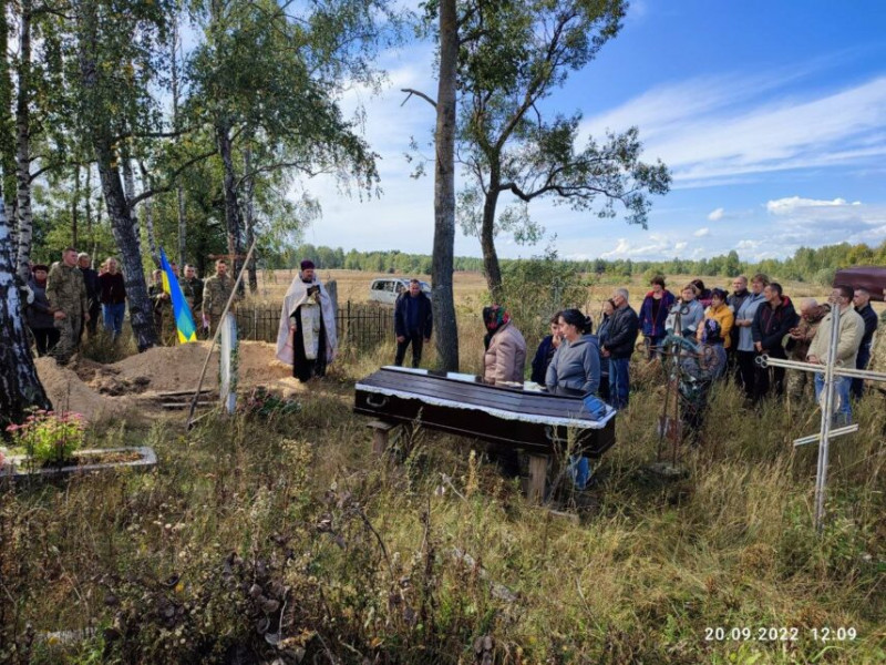 У Семенівці провели в останню путь загиблого військовослужбовця