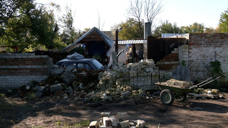 Куди везуть сміття із розбомблених будинків у Чернігові, та як будівельному сміттю дають “друге життя”
