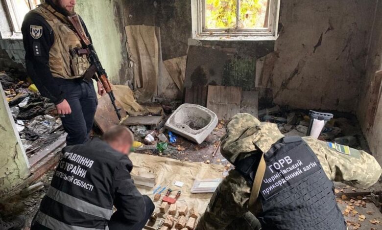 На Чернігівщині поліцейські виявили схрони боєприпасів, залишені військовими рф