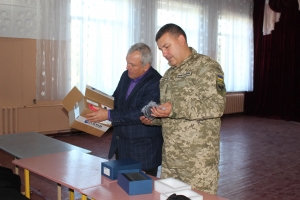 На Чернігівщині заклад освіти зібрав гроші на тепловізор для вчителя, який служить у ЗСУ