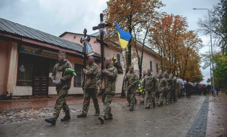 Ніжинці провели в останню путь захисника України Віталія Дворніка