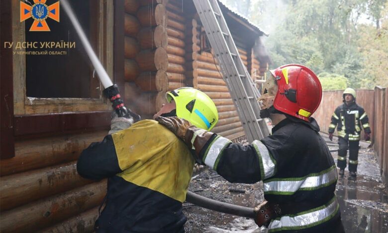 Рятувальники розказали подробиці пожежі лазні під Черніговом (Фото)