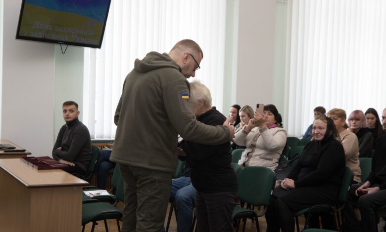 Родинам загиблих героїв з Чернігівщини вручили державні нагороди (Фото)