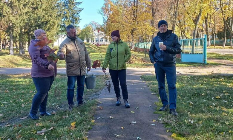 У Новгород-Сіверській громаді висадили червоні дуби (Фото)