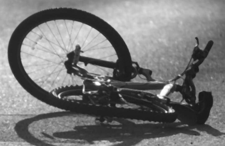 У Прилуках автівка збила велосипедиста та зникла з місця ДТП