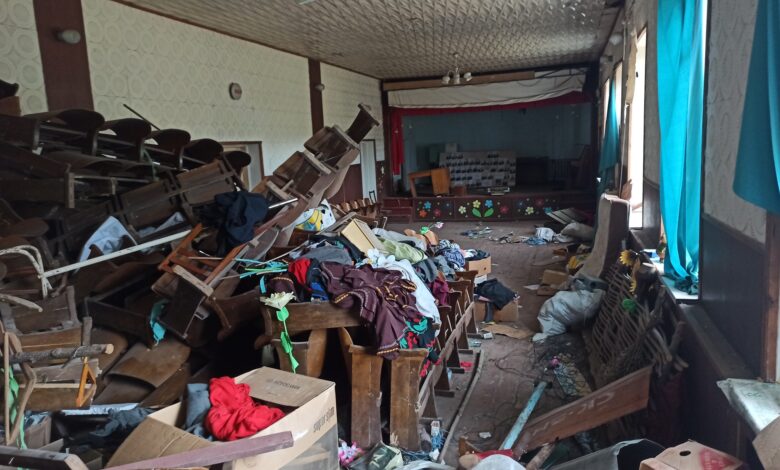 У селі на Чернігівщині окупанти зробили окоп прямо у будинку культури (Фото)