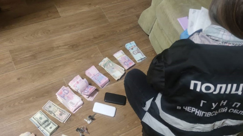 У Чернігові затримали чоловіка, якого підозрюють у викраденні 300 тисяч гривень з сейфа магазина одягу